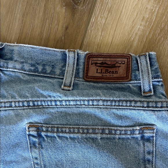 L.L. Bean Men's Relaxed Jeans - Light Blue - Picture 4 of 6